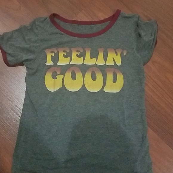 Box filled with different items - Picture 5 of 7